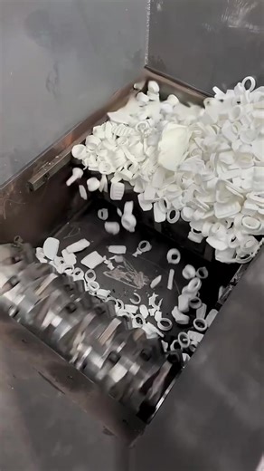 Shredder for plastic waste recycling #shredder #wastemanagement #plasticrecycling #recycling #wastetoenergy