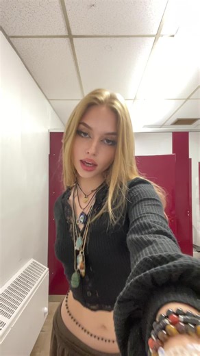 gillian 𓋼 (@whothefuckisgillian)’s videos with use this sound if.ur a robloxian - user23834963320