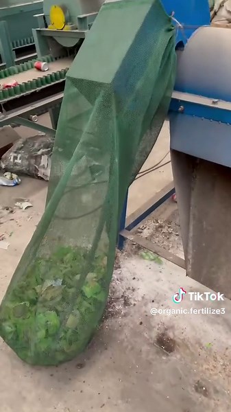 Expired food crushing and unpacking machine #universalcrusher #goodiesrecommendation #farmspecial #foodmachineryandequipment #grindingmachine