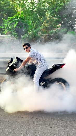 Ali Aalyan Iqbal on Instagram: "Black Beast‼️ kesa laga Batao ? . . #explorepage #viral #instagram #trending #trendingreels #instagood #explore #réel #viralvideos #reelsinstagram"