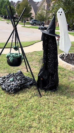Diy witch! Easy to create with a tomato cage, trash bag, two pumpkin pals, lights, creepy cloth and (optional frabric for cape). I also found yard steaks that i used for arms and legs. #halloweenvibes #halloweendecorations #halloweendecorideas #halloween #spooky #spookyseason #fall #happyhalloween #trickortreat #halloweendecor #autumn #handmade #homedecor #homedecoration #HomeDecorInspo #diyprojects #diyhomedecor #halloweenfun #diy#outdoordecor #porch #porchdecor #witch #cauldron #halloweenathom
