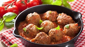 Napravite NAJBOLJE DOMAĆE ĆUFTE U SOSU: Imamo recept koji uspeva čak i onima koji se ne snalaze u kuhinji!