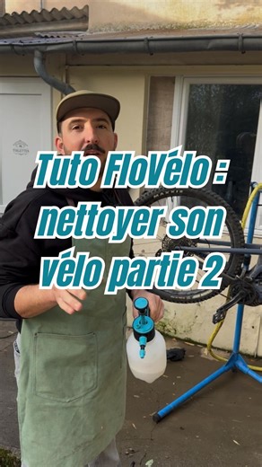 FloVelo 🚲 LE compte vélo à follow on Instagram: "🚲 Série Flovelo : bien laver son vélo en 3 étapes – Épisode 2/3 Après avoir dégraissé ta transmission, on passe à la deuxième étape : le nettoyage complet 💡 Astuce Flovelo : Fais toujours le dégraissage avant le lavage complet — sinon tu risques d’étaler la graisse et la saleté sur tout ton vélo. Quelques conseils simples : • Utilise une brosse souple pour ne pas abîmer la peinture. • Les produits Muc-Off, dispo chez Flovelo, sont parfaits pour