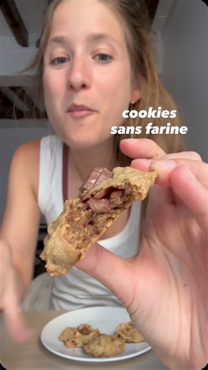 Zoe Reich on Instagram: "Comme d’habitude 3 ingrédients (pas de farine) pour faire des merveilles 🤩 pour moi la cuisine c’est plus de la magie/chimie qu’autre chose 🤣 L’épisode avec Yuka c’est le # 8 de mon podcast “Différemment avec @zoe.nogluten” (lien en bio mais si tu ne trouves pas n’hésite pas à commenter et je te l’enverrai !) (J’avais préparé cette recette juste avant de partir en vacances et oublié de la partager donc la voilà avec un peu de retard 🌞)"