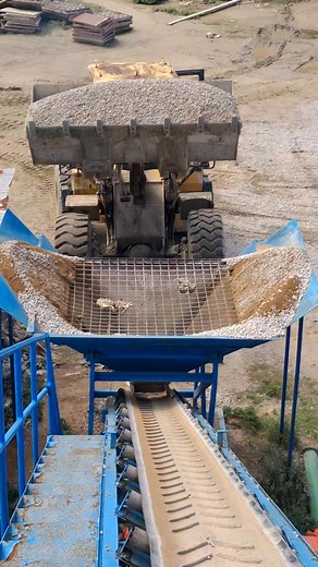 2.2M views · 14K reactions | Wheel loader diye batching plant a pathor load kora hocche #wheelloader | Heavy Equipment Experts | Facebook