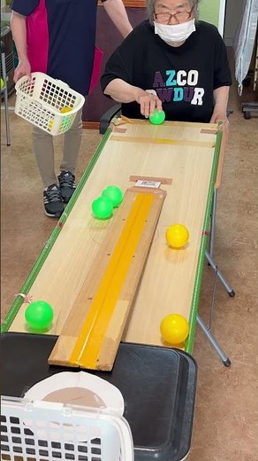 カラーボールで楽しく遊ぶ | 高齢者レクリエーション。/A simple indoor color ball game for seniors.