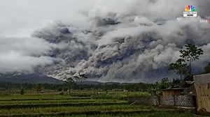 WATCH: Volcano erupts in Indonesia’s East Java province, spewing ash and smoke miles into the sky. | NBC News World
