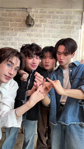 จดจำทุกคำสัญญา ฉันจะเกี่ยวก้อยเธอไม่ปล่อยให้รักของเราที่เรียงร้อย ต้องเลือนลางและจางหาย 🫶🏻✨ สามารถรับชม MV เพลง ‘เกี่ยวก้อย (Forever Entwined)’ By เก่ง น้ำปิง เติ้ล เฟิร์สวัน Ost. เขมจิราต้องรอด Khemjira The Series ได้แล้วตอนนี้🕯️🫶🏻✨ On Youtube : DMD MUSIC KNP TFO OST KJR #เกี่ยวก้อยOstเขมจิราต้องรอด #เขมจิราต้องรอดseries #KhemjiraTheSeries #MandeeWork #บันเทิงtiktok