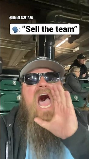 “Sell the team” chants were LOUD at Saturday’s White Sox game 🔊