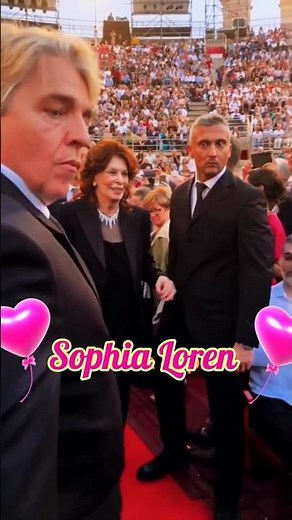 Sophia Loren Looks Stunning at The Age of 90 ⭐✨#sophia #hollywood