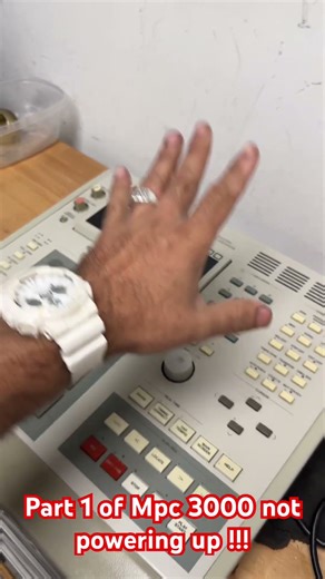 Part 1 of Mpc 3000 not powering up !!!