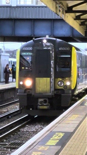 Class 450 Arriving at Clapham Junction Platform 4
