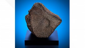 Big chunk of Mars rock goes on display in Maine