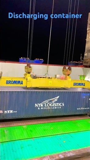 Discharging container using STS here in alicante spain