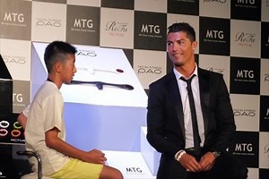 Ｃ・ロナウド「なぜ笑うんだい？」日本人少年の拙いポルトガル語に笑いが漏れた会場でナイスガイな対応！この時の少年の現在が凄い・・・