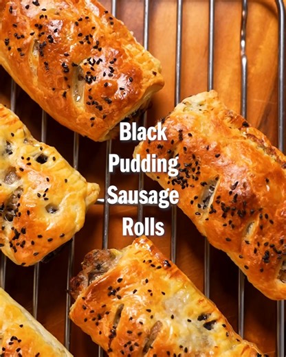This might be one of the best things we've made yet! Pork, our Black Pudding, apple and fresh herbs combined to make a sausage roll for the ages 🤤 Recipe below ⬇️ | Macsween Haggis