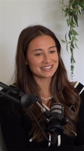 The wait is over. 🕊️ Our most requested guide is finally here. In this episode of Ask Lively, we are diving deep into the essentials: How to Live, Eat, and Move for Each Cycle Phase. We are honored to welcome Dr. Sweta Shah (@thefunctionalchic ), a board-certified functional medicine physician, who helps us decode the science behind our rhythm. No more fighting your body, it’s time to start flowing with it. ☁️✨ What you’ll learn in this episode: 🥗 Phase-specific nutrition from ovulation to men