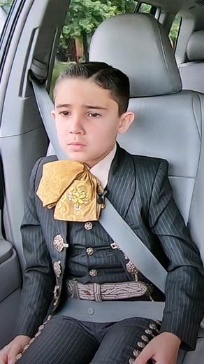 Don't even THINK about singing before you #warmup your #voice ! #matteolopez #voicelesson #vocalexercise #cherylportervocalcoach