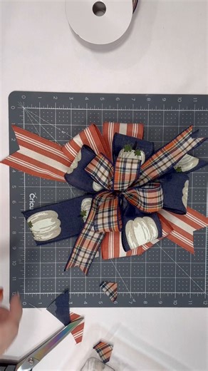 Making a bow doesn’t have to be tricky but in fact with a ruler, ribbon and some zip ties I can show you how to make one pretty easily. If you need more help, comment “Bow24” or even “Bow25” and I’ll send you two videos to teach you how. #julieswreathboutique #CraftingJoy #craftingfun | Julie's Wreath Boutique