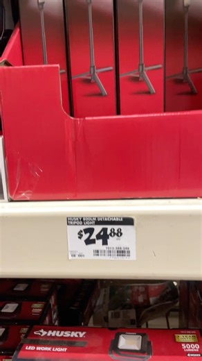 The Husky rechargeable 800 lumines led tripod light