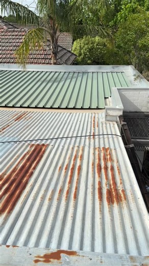 Another job wrapped up! 👏🔨 This roof had a heap of surface rust, but nothing a bit of skill and the right products couldn’t fix. I applied a high-build metal primer followed by a premium colour coat — bringing this roof back to life and giving it a fresh, clean finish. And before anyone jumps in saying it “shouldn’t have been painted”… the client simply couldn’t afford a $25k replacement. The next best option, backed with a 10-year warranty, was to restore it using high-quality materials and p
