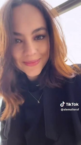 Ale Müller (@alemullerof) - Turisteando en China. 朋友们好，祝你有美好的一天 #alemüller #alemulleroficial #alemuller