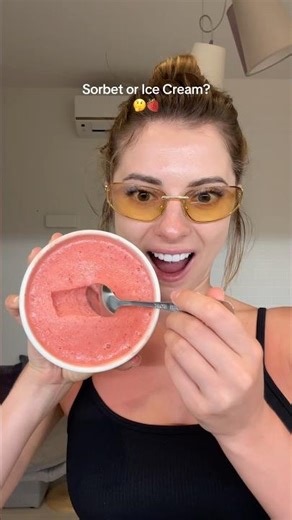How to make healthy strawberry ice cream in 1 minute🍓4-ingredients summer berry dessert