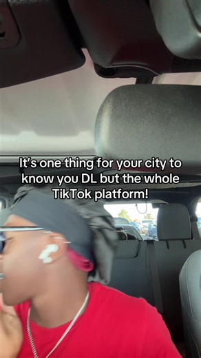 Understanding DL in the TikTok Community