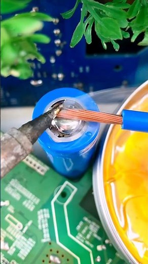 How to Solder 18650 Batteries Like a Pro! 🔋 ​#Soldering #18650Battery #BatteryHack #Electronics #DIY