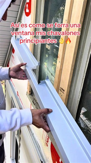 Así es como se forra una ventana con aluminio mis chavalones principiantes 😎💪🏼🔥🔥🔥🔥 #windowwrap #wrap #siding #reymx #remodelacion