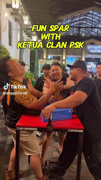 Yuk kapan lagi bisa liburan dan panco kalau bukan di Jogja🤗 Agendakan liburan ke jogja lagi kak @Matahari Terbit ☀️ Terimakasih mas fajar sudah menyempatkan waktu untuk bersilaturahmi ke temen-temen panco Yogyakarta❤️#armwrestling #panco #yogyakarta #pogti #ispf