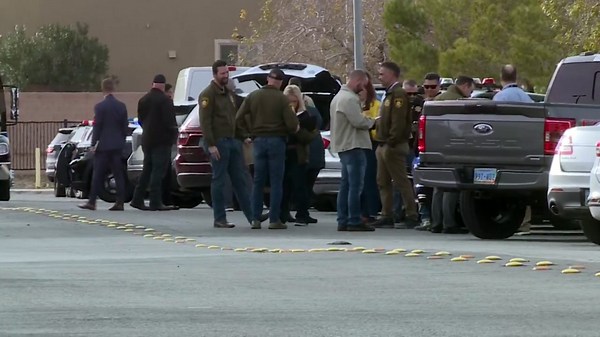 Las Vegas police shoot, kill man holding woman at gunpoint