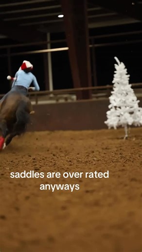 $𝐏 on Instagram: "Christmas Tree barrel race ✅💪🏼 Halo edition ✨ #barrelracer #springpennington #horses #barebackriding #christmas"
