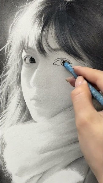 Perfect drawing cannot be without light! #drawing #charcoaldrawing #portraitdrawing #charcoalshading