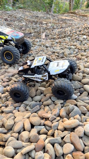 Three 4x4 RC Vs Gravel Hill Climb & No Grip Test! 🔥