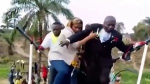 Video: Bridge collapses during ribbon-cutting ceremony