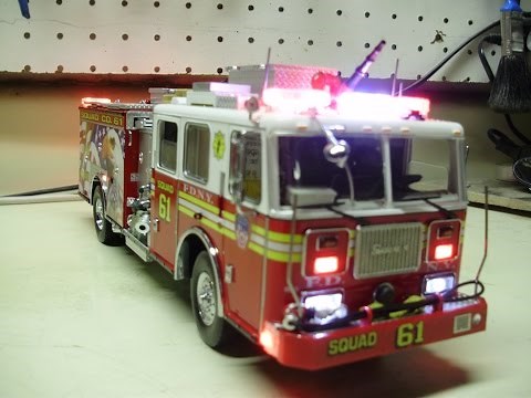 Custom 1:32 Code 3 Seagrave FDNY Squad 61 pumper fire truck w/ working lights and siren