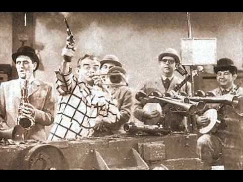 "Happy New Year!!" (Spike Jones & The City Slickers, 1948)