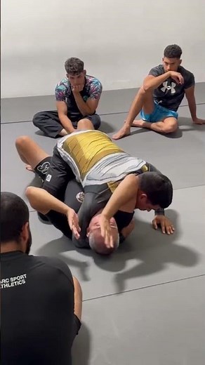 Effective defense against the mounted Kata Gatame (Arm Triangle Choke) #jiujitsu #bjj #nogi