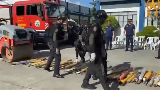 𝗡𝗨𝗠𝗘𝗥𝗢 𝗜𝗧 𝗠𝗚𝗔 𝗡𝗔𝗕𝗜𝗞𝗧𝗜𝗠𝗔 𝗜𝗧 𝗣𝗔𝗘𝗢𝗣𝗢𝗞, 𝗡𝗔𝗚-𝗔𝗕𝗢𝗧 𝗘𝗢𝗡 𝗦𝗔 57 Ginpaagihan it pison ko Police Regional Office (PRO) 6 rong 81 tanan ka mga boga nga andang nakompiskar. Raya hay kaparte ko ceremonial disposal it mga nakompiskar nga mga firecrackers, pyrotechnic device ag mga boga. Sa 81 ka mga boga nga nakompiskar, 30 kara ro halin sa Iloilo Police Provincial Office, 37 sa Aklan PPO, 13 sa Capiz PPO, ag sambilog sa ICPO. Kaibahan sa ceremonial disposal rong Region