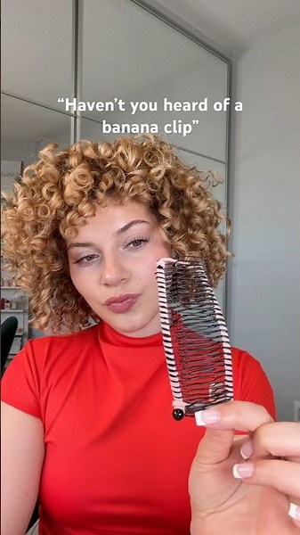 Finally curly hair can wear this viral vintage hairstyle 👏