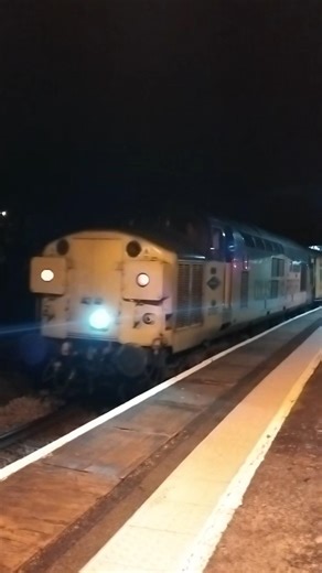Colas Rail Class 37 419 + 37 057 thrash out of Llandudno Junction with LOUD tones