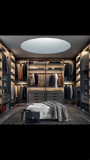 Different designs of dressing rooms for luxury homes, in some, the space to move inside the dressing room prevails and in others there is a commitment to greater storage space. What do you prefer? @luisgallardovip #vestidores #vestidor #closet #closetorganizing #luxuryhomedecor #luisgallardovip