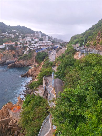 Tarde de lluvia en Acapulco: sinfonía del mar