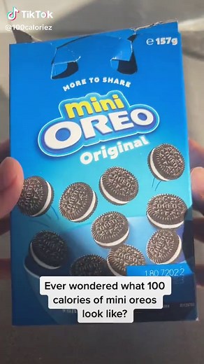 What a 100 calories of mini oreos look like. #snack #oreo #minioreo #caloriedeficit #calorie #calories #100calories #nutrition #diet #food #foodie #foodtiktok