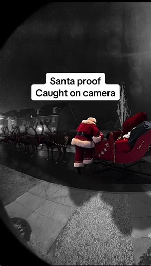 He’s on his way!!! The proof they’ve always wanted. Santa caught on camera outside your house 🎅🦌 #santacam #ringdoorbell #christmastime #christmastime #christmas