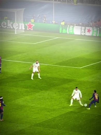 lamine yamaal magic 🪄 #foryoupage #fypシ゚viral #hansiflick #hansiflick #footballtiktok