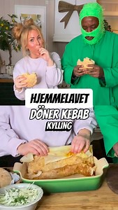 Du MÅ prøve den her!! 🔥 Hjemmelavet kyllingekebab, der smager som takeaway, bare meget nemmere og meget billigere 🤌✨Lyt med når @barejegvarmigmusik guider dig gennem processen 😉🫡! Fun fact - Ham og jeg, deler mere end bare god smag, vi deler også en lillebror 💞. Du skal bruge: • 500 g hakket kylling • 1 brev fajita-krydderi 🌶️ • 1 revet løg 🧅 • 1 spsk. creme fraiche eller græsk yoghurt Sådan gør du: Mos det hele godt sammen, rul massen tyndt ud mellem to stykker bagepapir, rul det hele sa