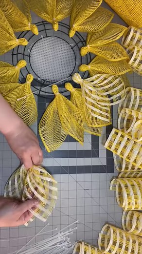 183K views · 4.2K reactions | Learn how to make a beautiful sunflower wreath. I will leave think link for the full Youtube tutorial in the comments. #julieswreathboutique #craftingfun #craftingcommunity #sunflowerlove | Julie's Wreath Boutique | Facebook
