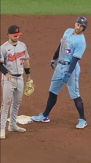 George Springer is the sneakiest player in MLB 🤣🤣